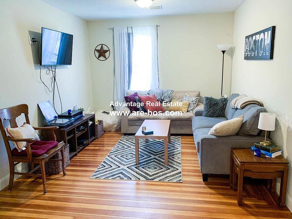 2nd image of 132 Chiswick Rd #F