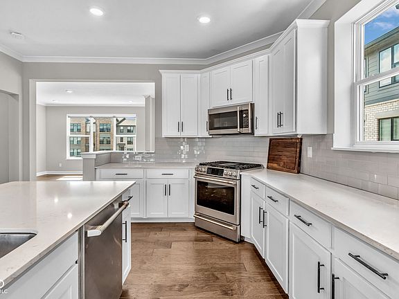 5th image of 659 Langford St