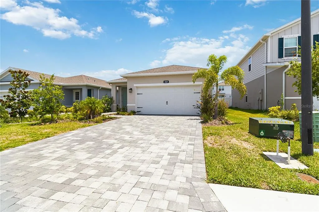 3 bed, 2.0 bath, 1501 sqft, $2,500 — Photo 2