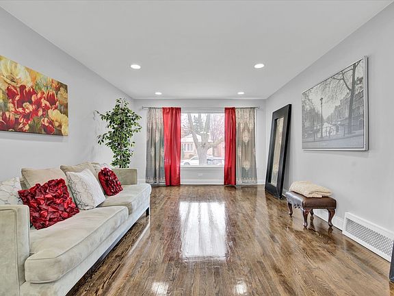 3rd image of 14132 S Clark St