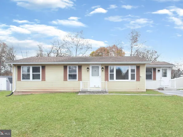 45 E Locust Ln, New Oxford, PA 17350