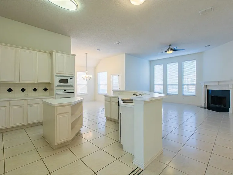 8216 Spring Valley Ln — Photo 7