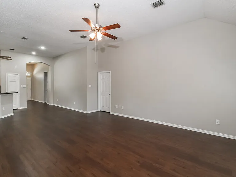 828 Pinnacle Cir — Photo 5