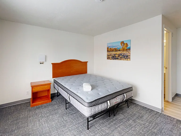 Kodiak Apartments — Photo 12