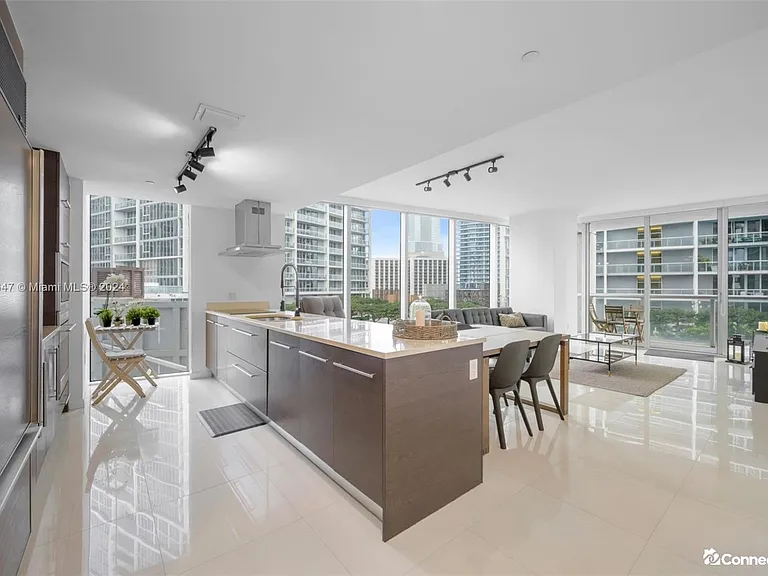 495 Brickell Ave — Photo 10