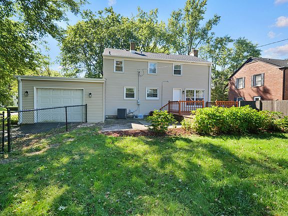 3rd image of 2539 Dougall Rd