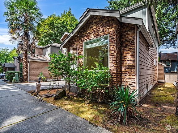 2nd image of 12424 100th Avenue NE #3
