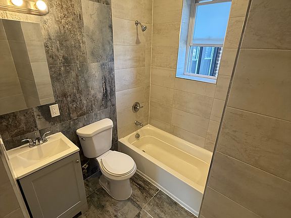 5th image of 535 Hawthorne Ave #203C