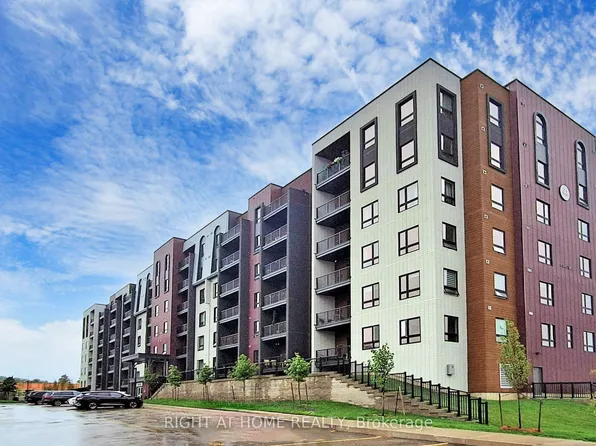 4 Spice Way #208, Barrie, ON L9J 0M2