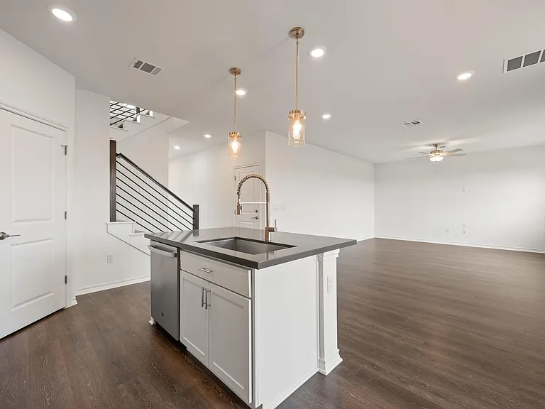 2902 Tavern Dr — Photo 11