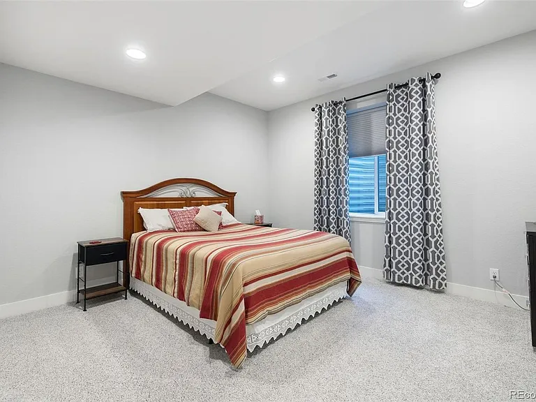 20551 Beekman Pl — Photo 25
