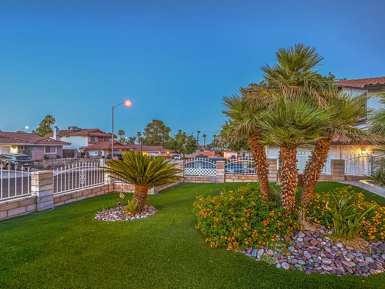 3445 Toquima Cir — Photo 28
