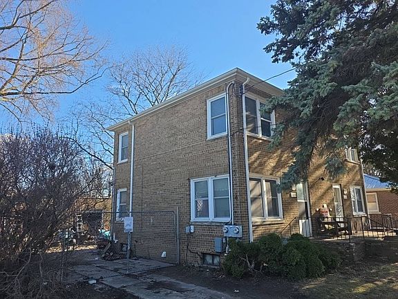 3rd image of 1014 Lake Lansing Rd