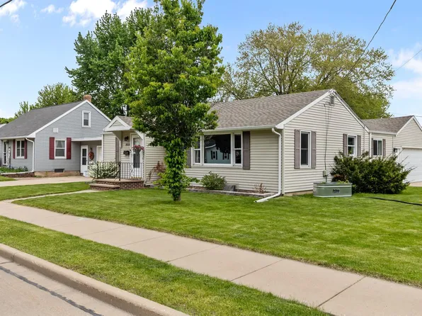 1930 E College Ave, Appleton, WI 54915