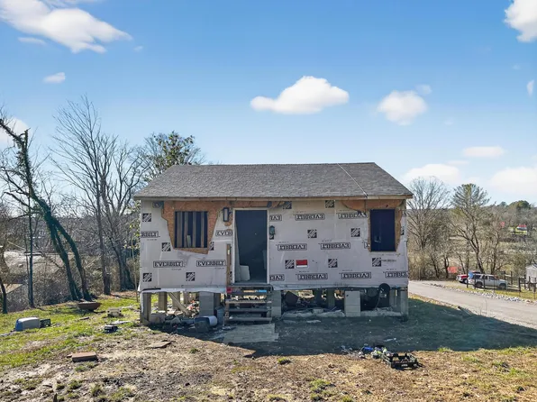 56 11th St, Tracy City, TN 37387