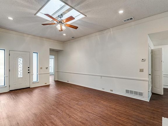 3rd image of 3615 Hilltop Ln