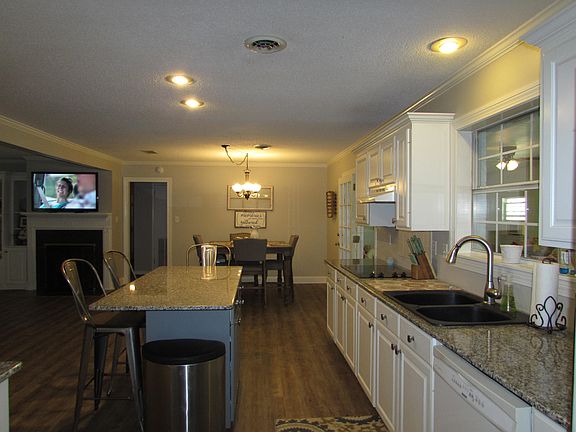 3rd image of 1621 Orchard Dr