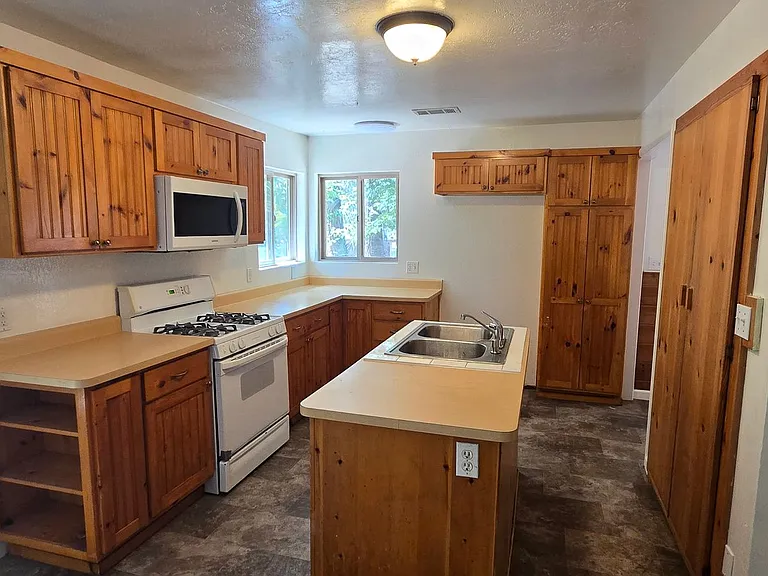 13831 Rattlesnake Rd — Photo 6