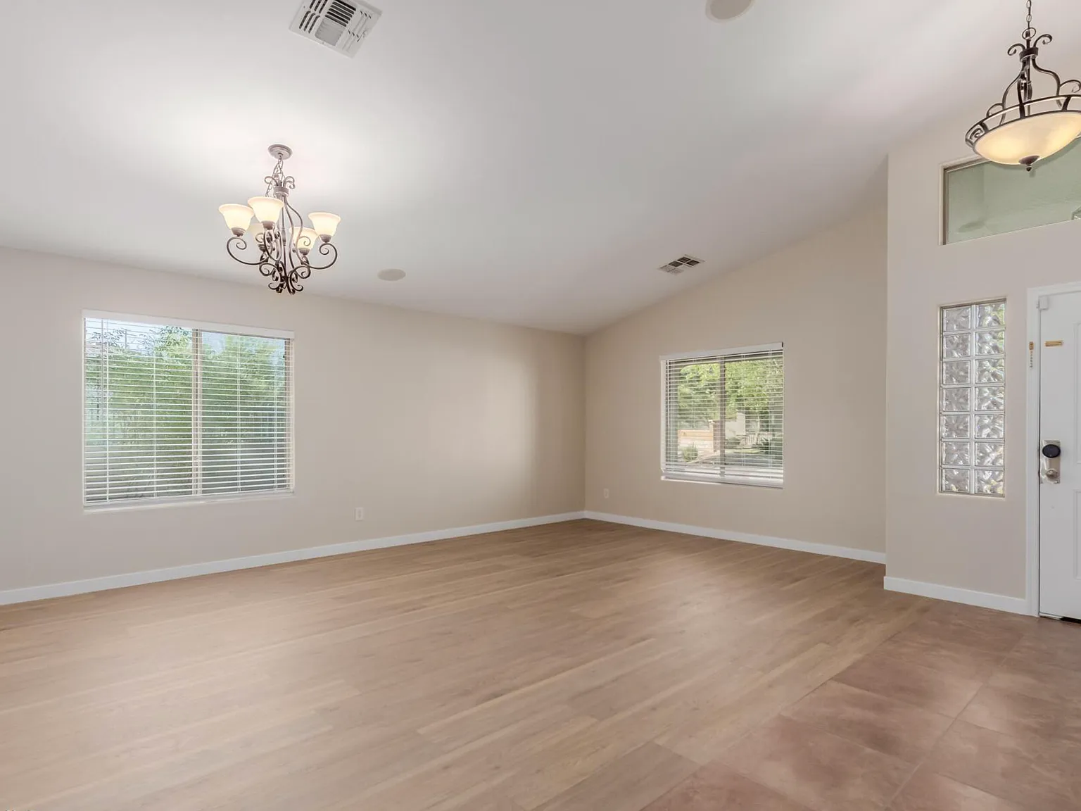 3 bed, 2157 sqft, $3,249 — Photo 4