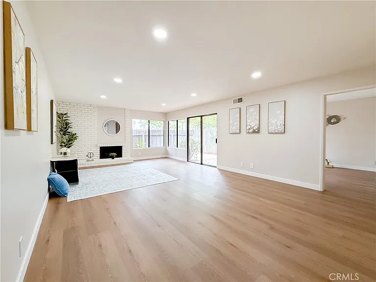 1034 Romney Dr — Photo 10