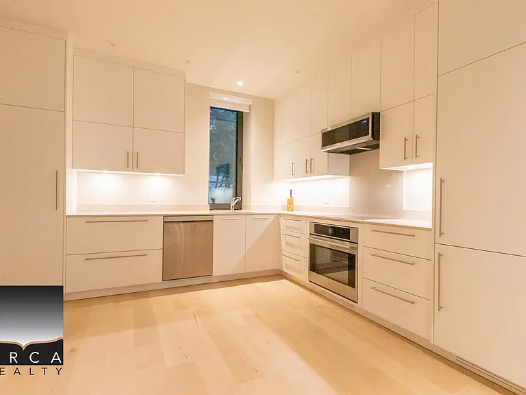 8885 Lawrence Way — Photo 6