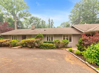 24 Cow Neck Rd, Port Washington, NY 11050