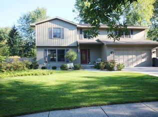 216 Nakoma Dr, Midland, MI 48640