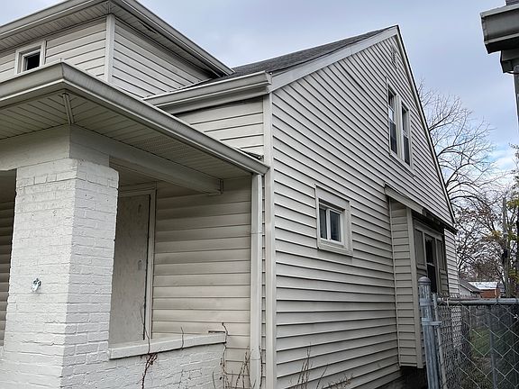 2nd image of 2822 E Michigan St