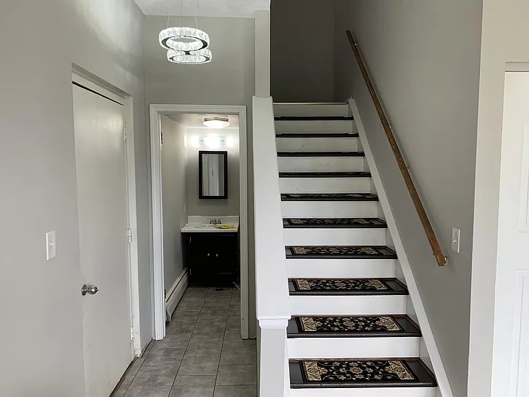 118 Cottage St #5 — Photo 1