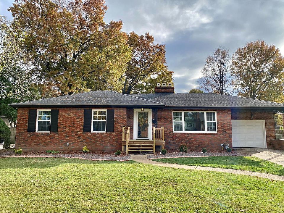 1st image of 2208 Richmond Ave
