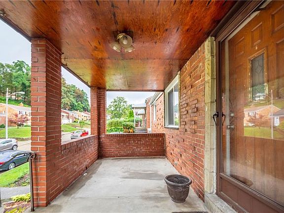 4th image of 667 Perrilyn St