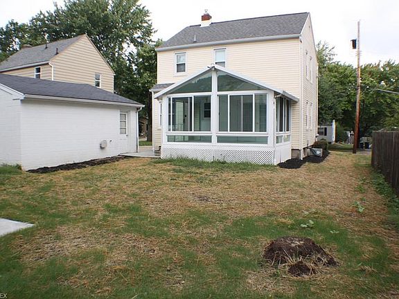 3rd image of 2492 Eastgate Ave
