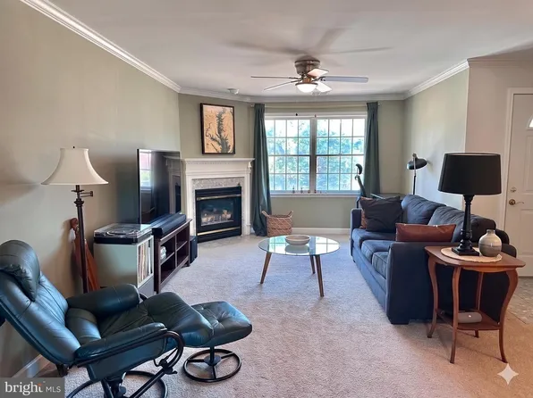 6924 Fairfax Dr Unit 330, Arlington, VA 22213