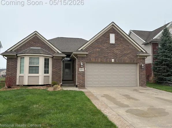 28657 Oakmonte Cir, New Hudson, MI 48165