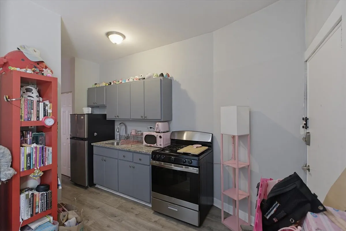 Building Photo - 5018 S Blackstone Ave #202