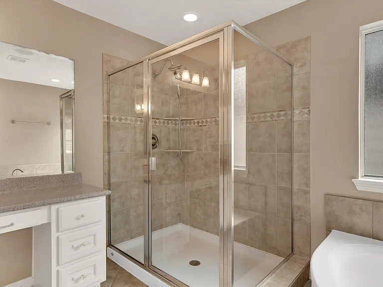 1524 Birdsall St — Photo 33