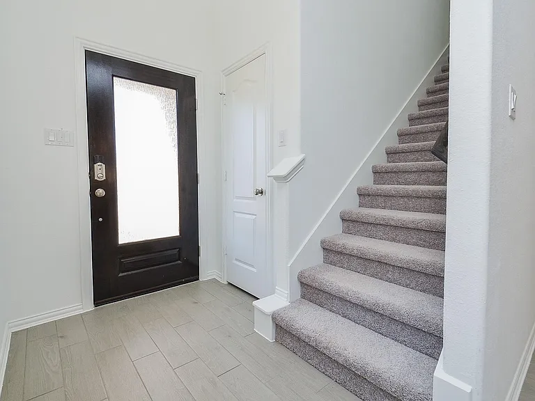 7919 Royal Palm Dr — Photo 2
