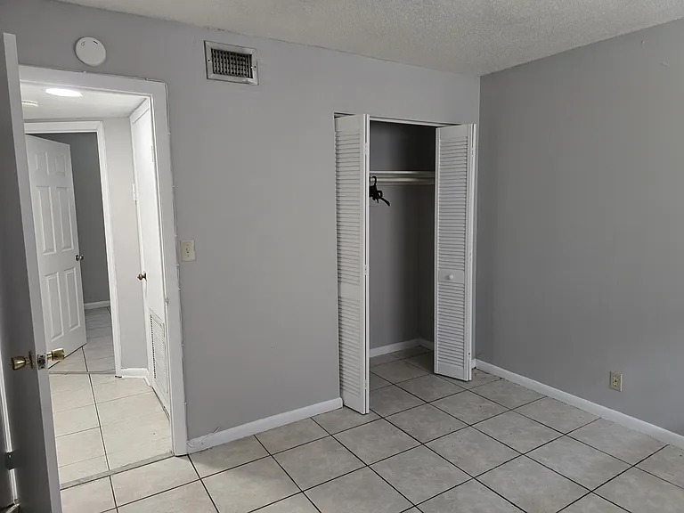 1518 W 20th St #1 — Photo 11