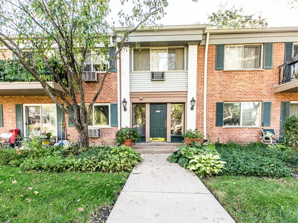 711 E Falcon Dr, Arlington Heights, IL