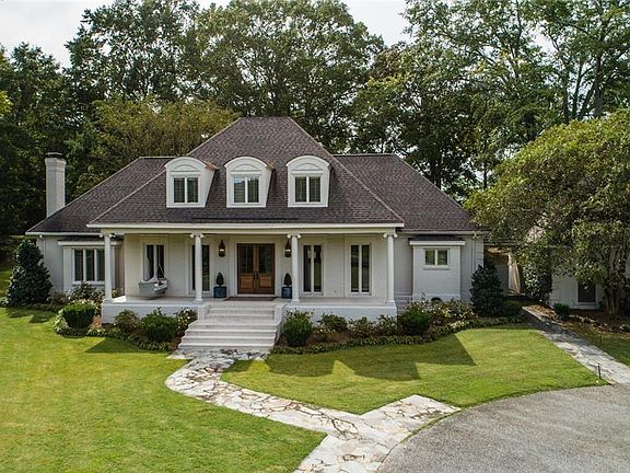 2nd image of 5550 Woodside Cir