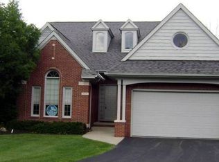 6438 Country Shire Ln, West Bloomfield, MI 48323