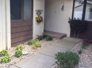 3001 31st St APT E, Rock Island, IL 61201