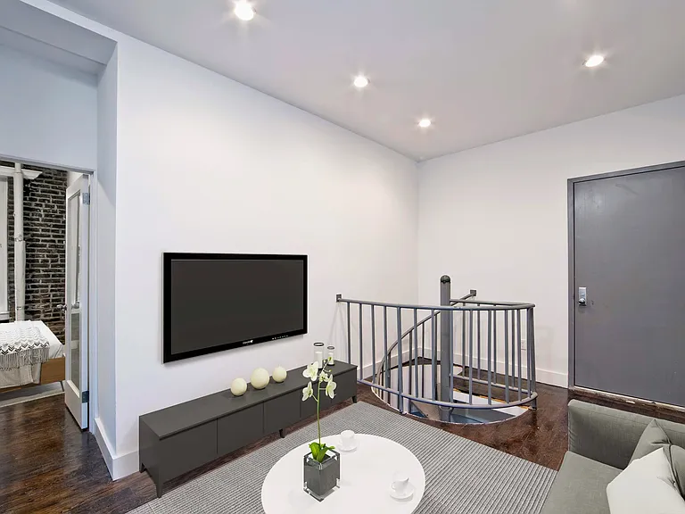 83 Baxter St #1A — Photo 2