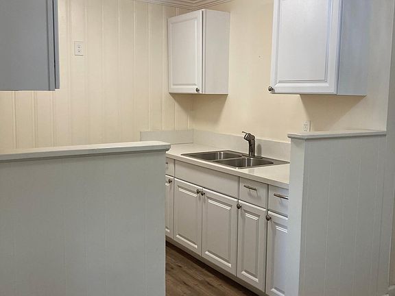 5th image of 13030 Gladstone Ave