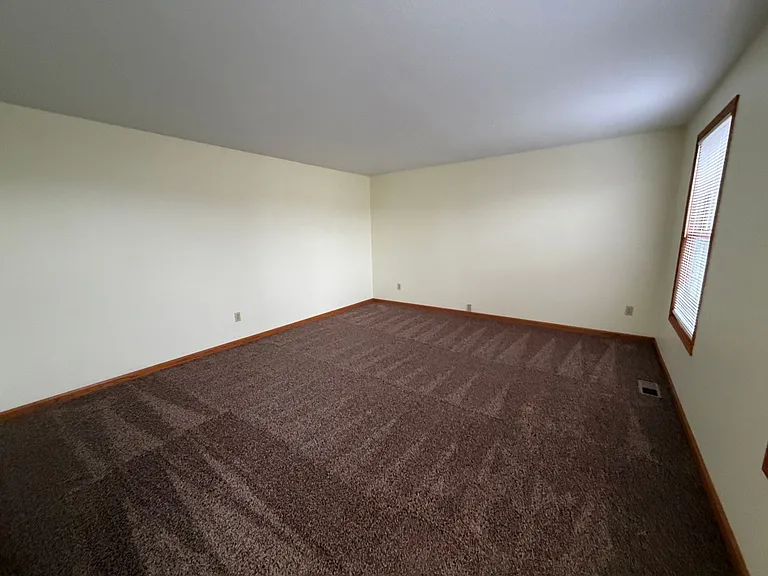 1114 W Depoy Dr — Photo 3