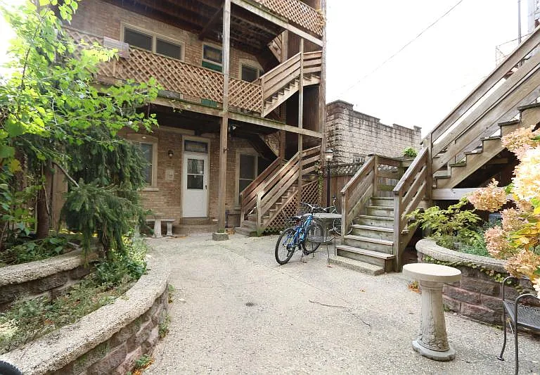 1257 W Flournoy St #1R — Photo 17