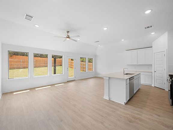 4th image of 313 Sepulveda St