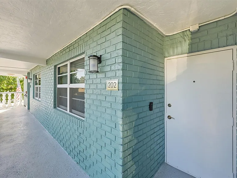 801 NE 18th Ct #202 — Photo 33