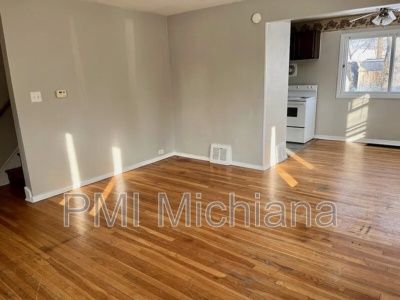 2 bed, 1.0 bath, $850 — Photo 4