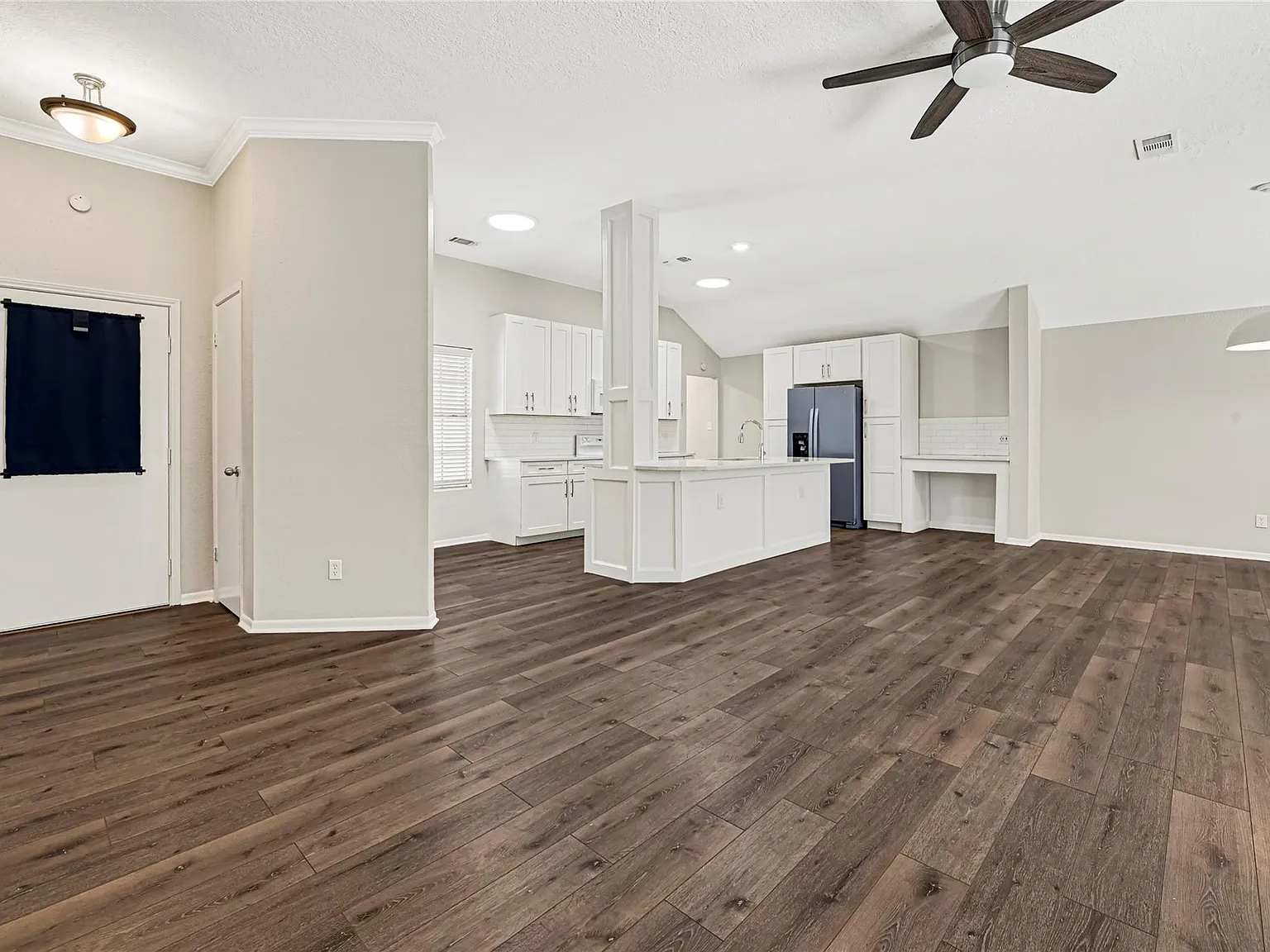 4 bed, 2.0 bath, 1708 sqft, $2,400 — Photo 4